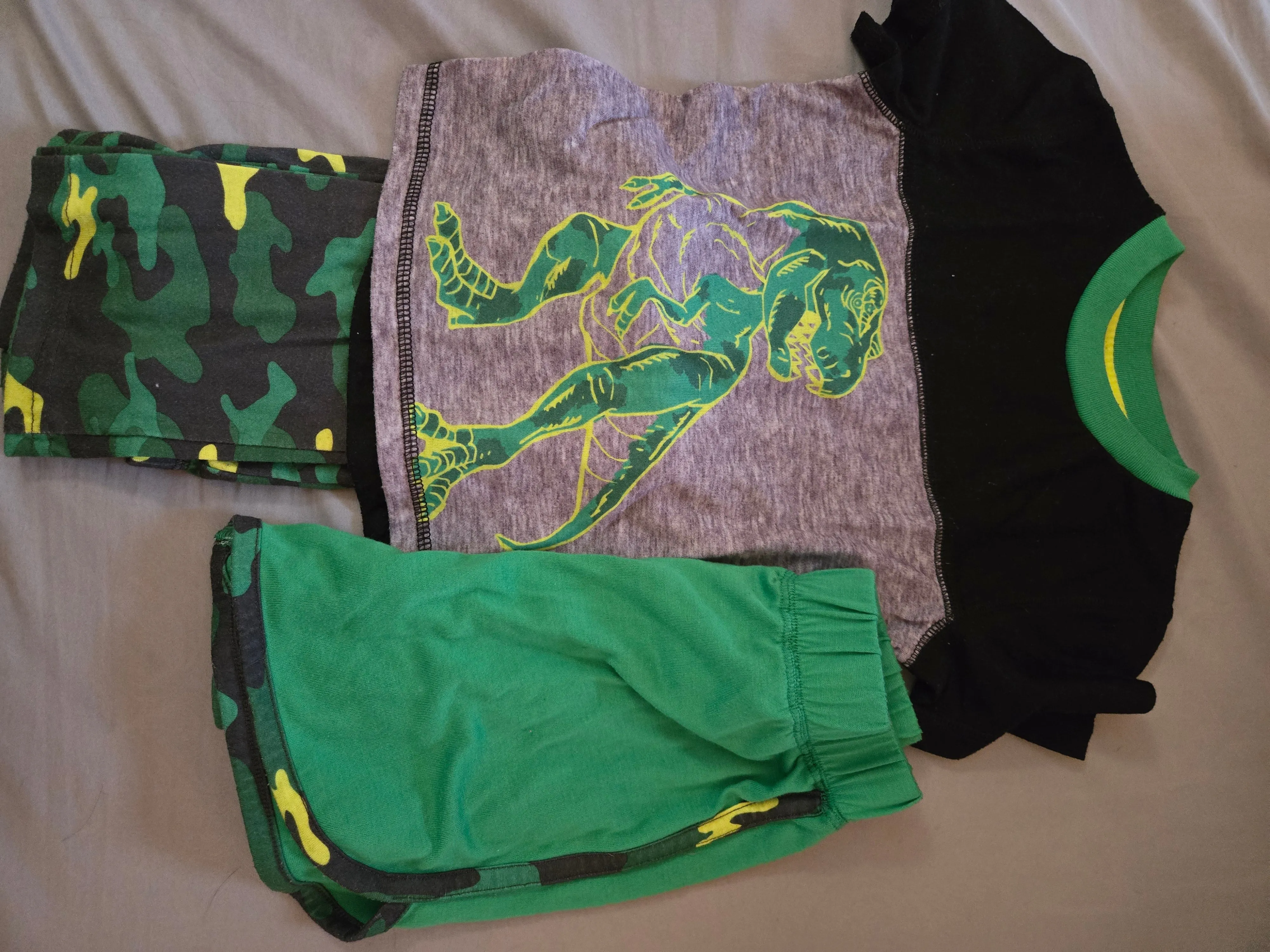 3 piece Dinosaur pajamas t-shirt, shorts, & pants - size Kids Clothing:     4 & 4T