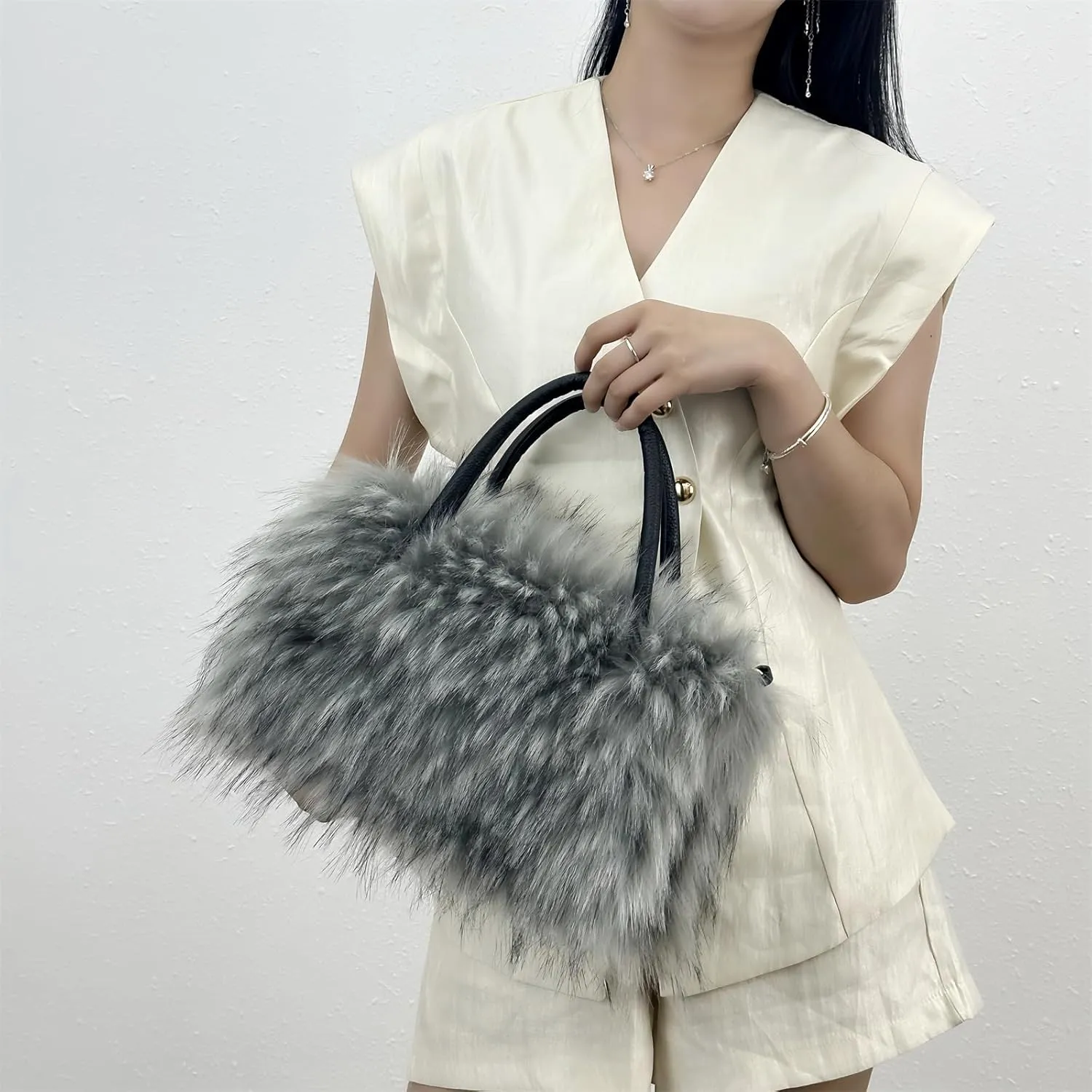 Aublinto Handbag Faux Fur Environmentally Friendly Plush Bag Women's Bag Faux Fur Shoulder Bag Fuzzy Purse Bucket Bag Handbag Fluffy Purse for Shopping Work Outdoors