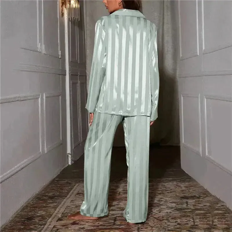 Emma - Elegantes und seidiges Pyjama-Set