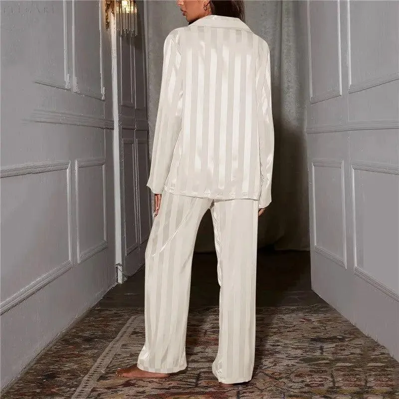 Emma - Elegantes und seidiges Pyjama-Set