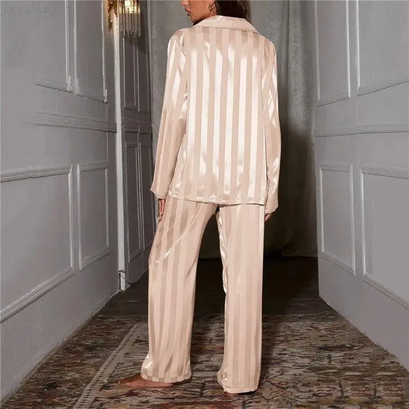 Emma - Elegantes und seidiges Pyjama-Set