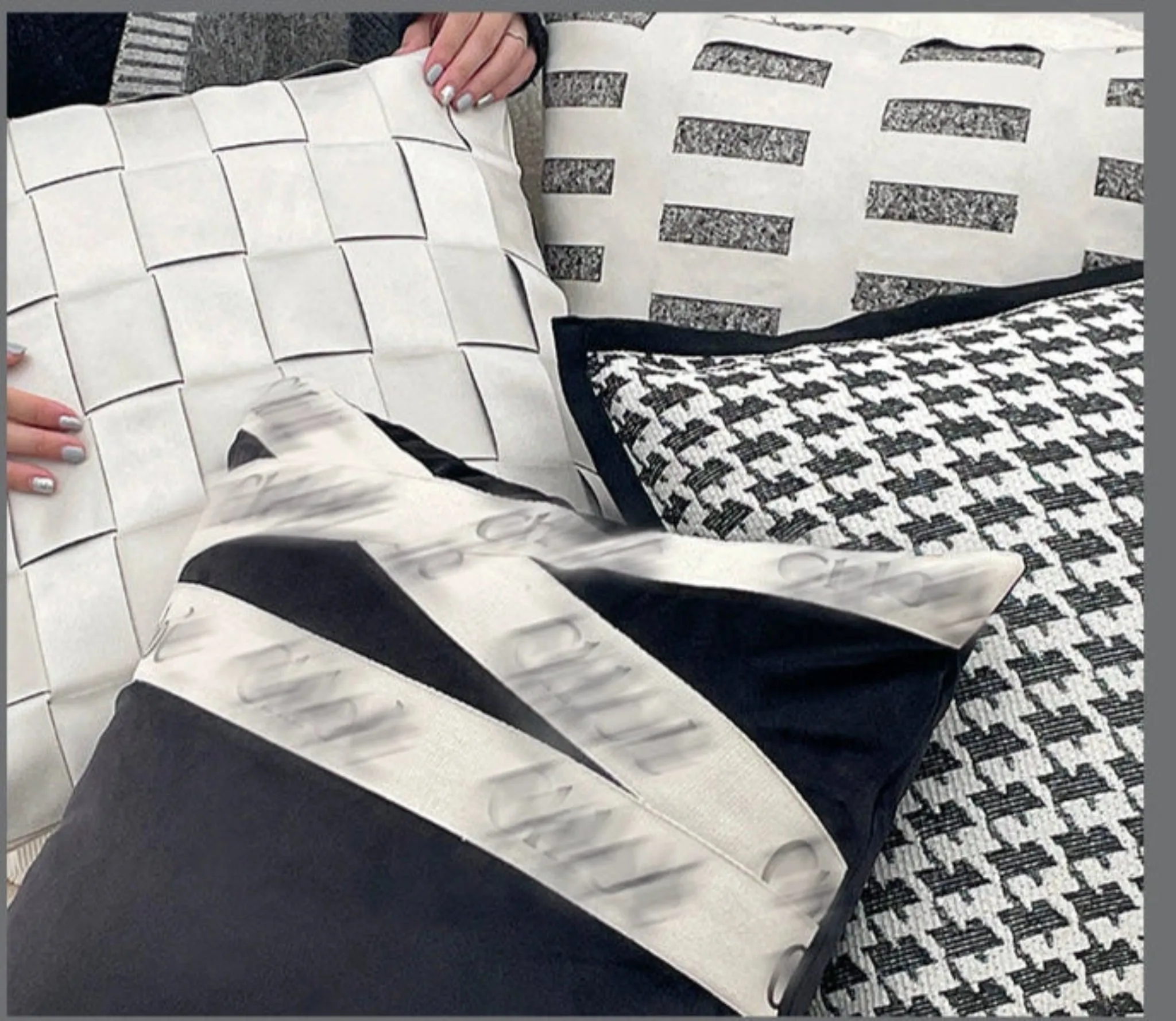 Houndstooth Hand-Woven Cotton & Linen Throw Pillow Cover