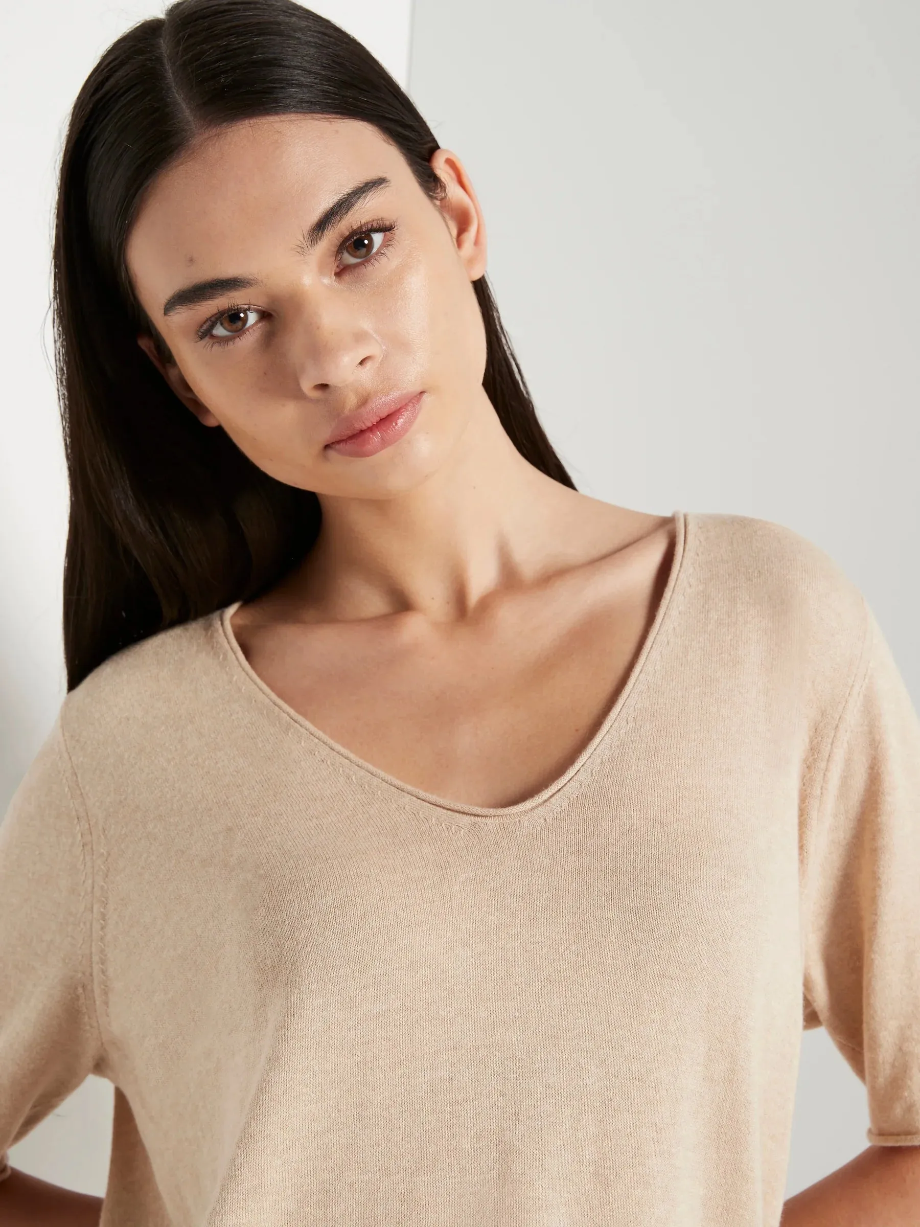 JHL V-Neck T (Fine Cotton Cashmere) | Sand