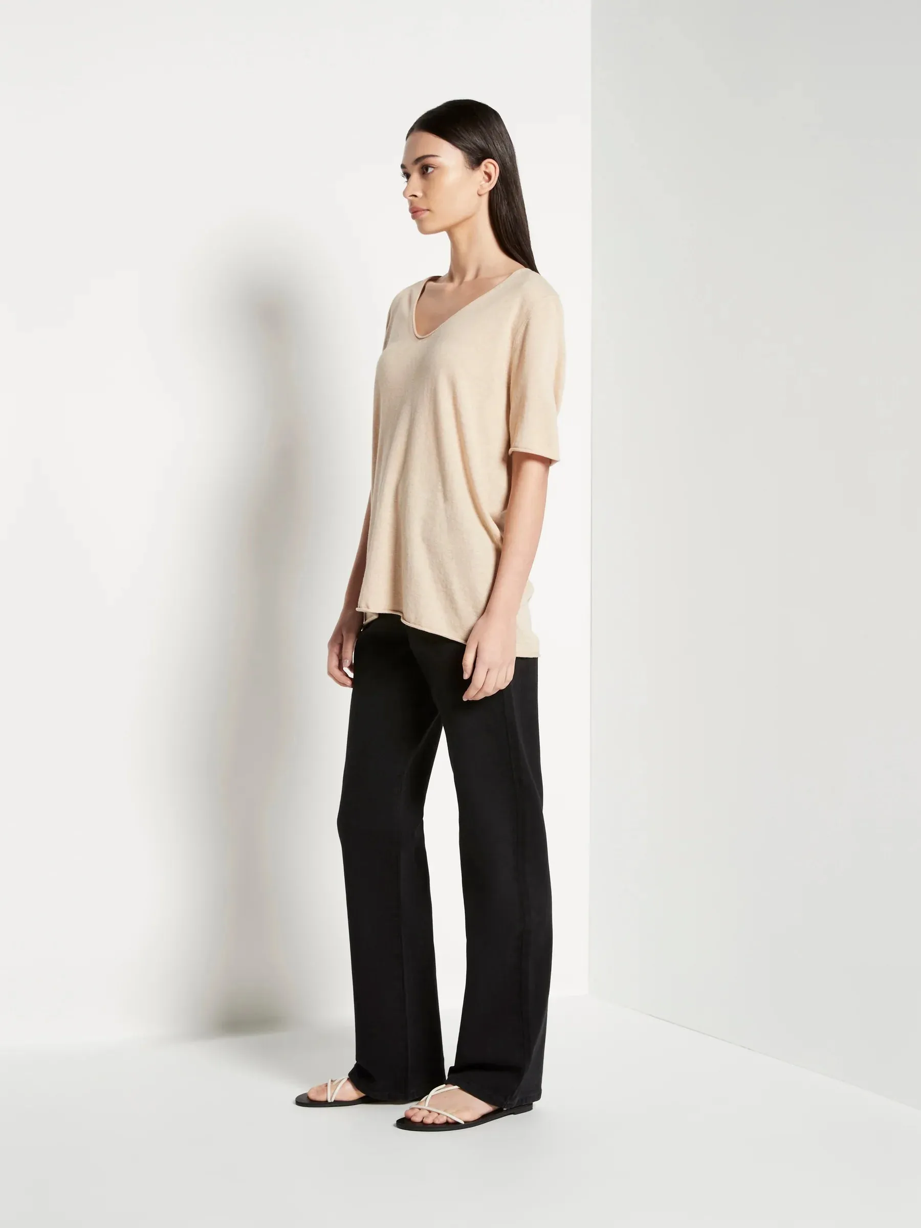 JHL V-Neck T (Fine Cotton Cashmere) | Sand