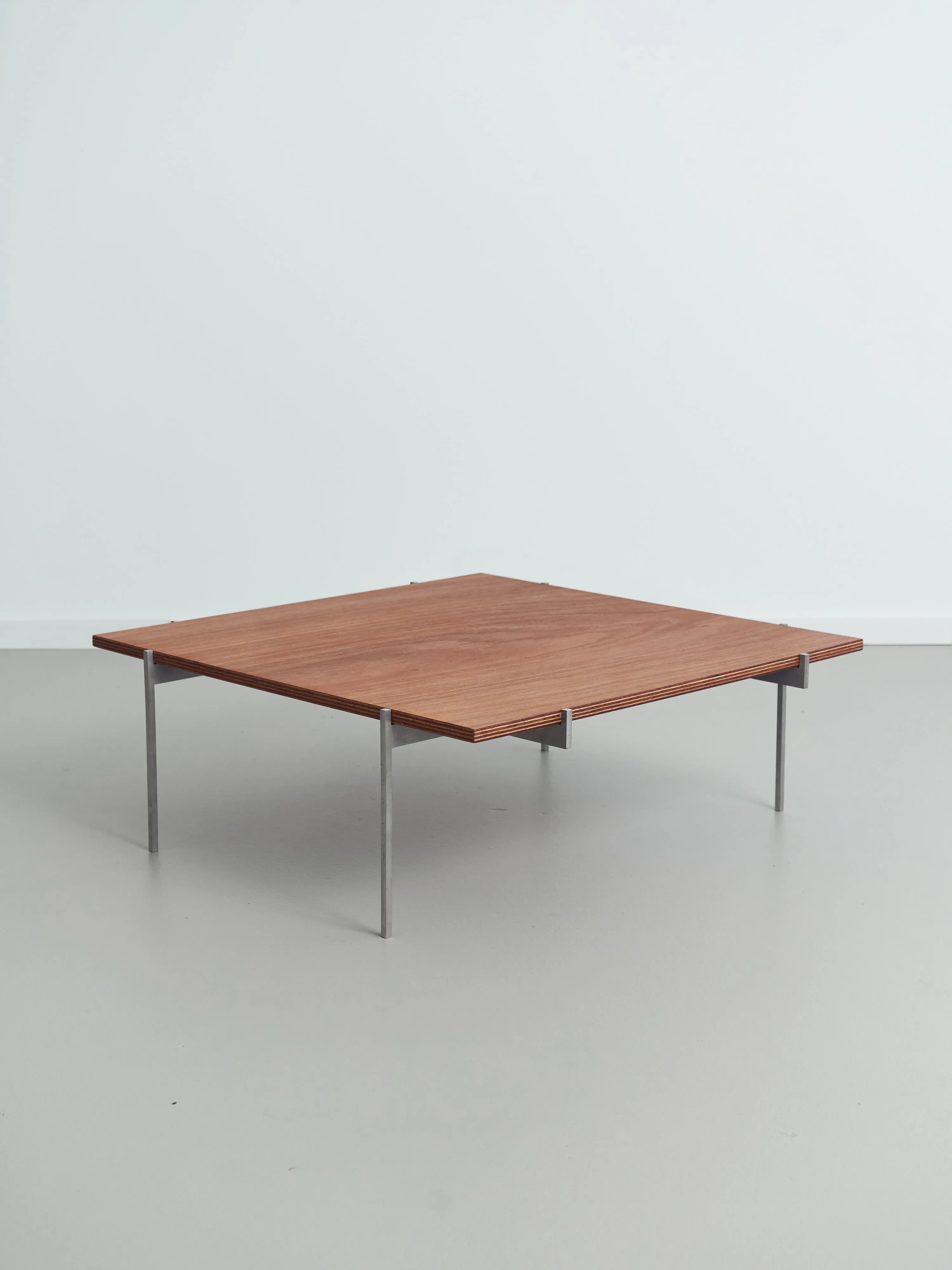 Lightweight Lounge Table