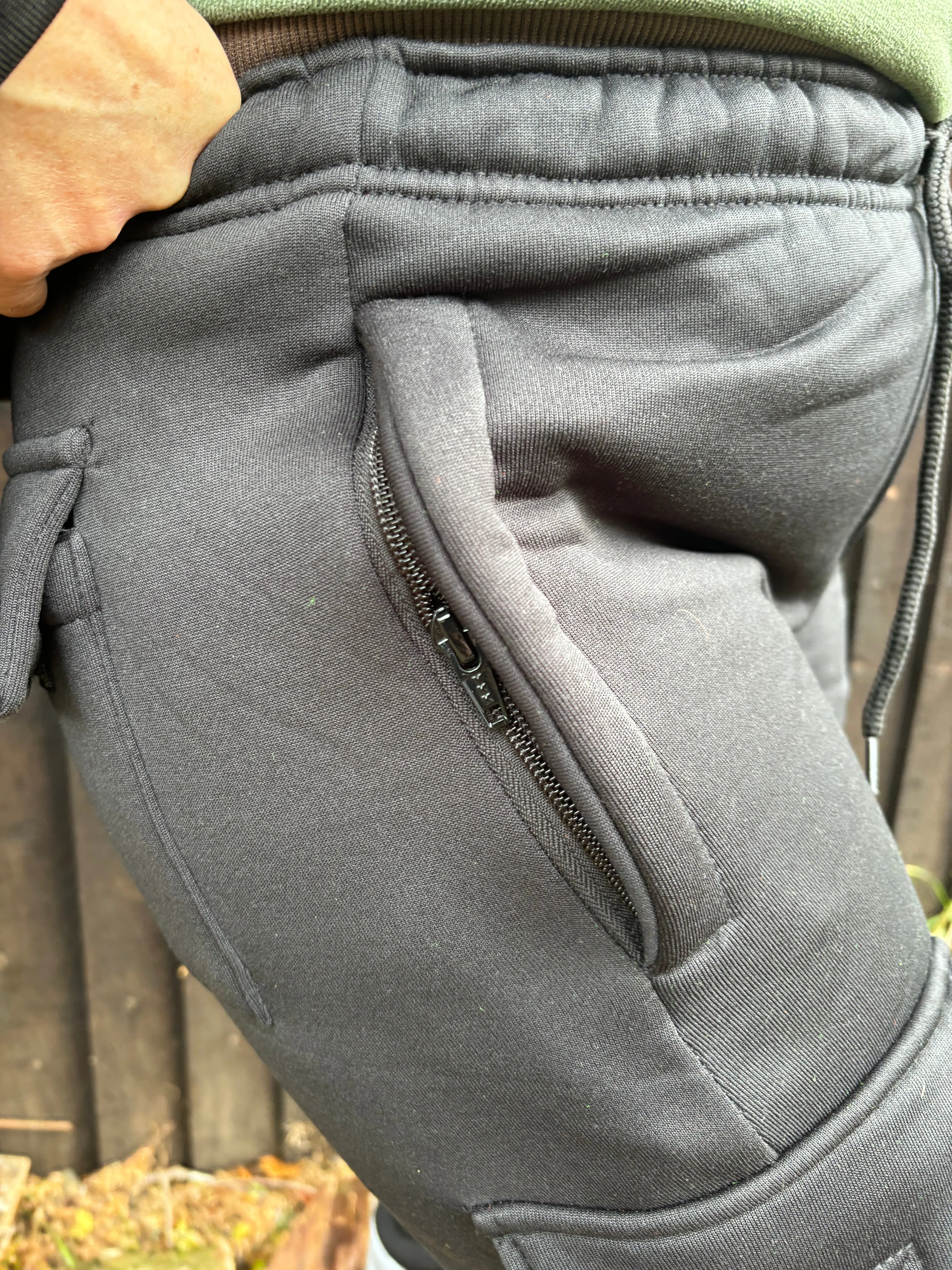 New black fleece lined reflective over pants 🤍