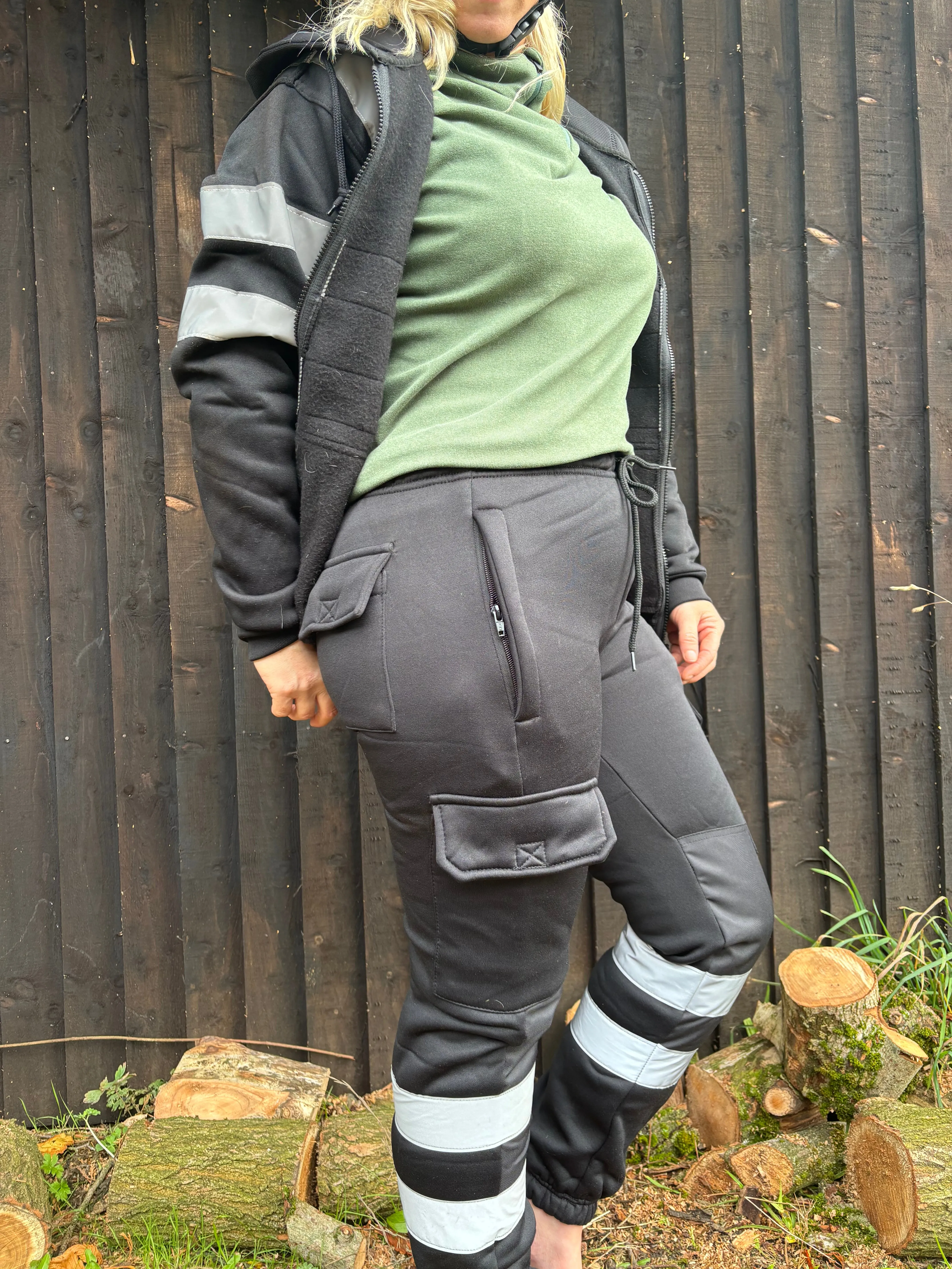New black fleece lined reflective over pants 🤍