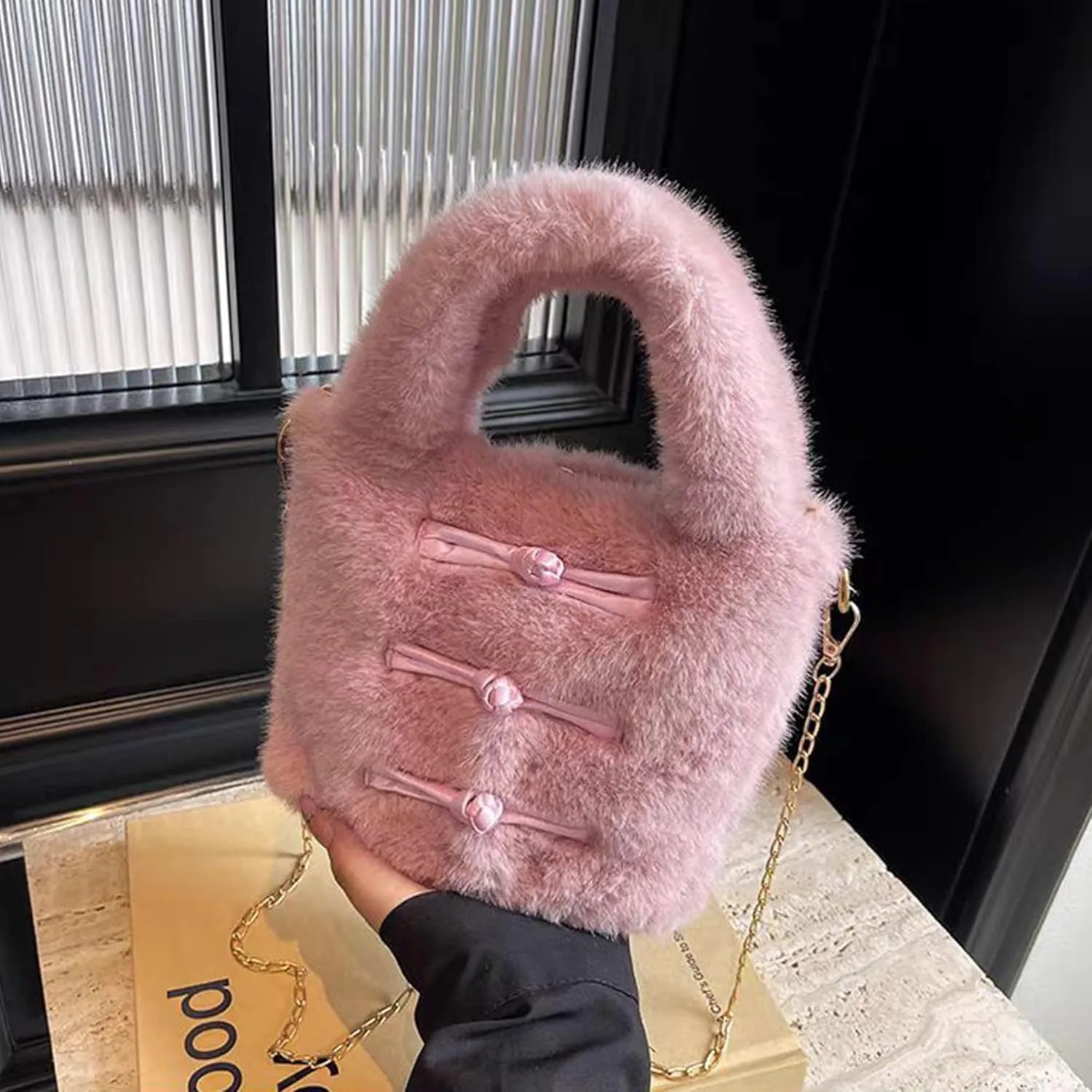 Pandalein Women's Faux Fur Mini Tote Bag, Winter Bag, Fluffy Bucket Bag, Plush Handbag, Fur Shoulder Bag, Cute Plush Bag, Handbag with Chain