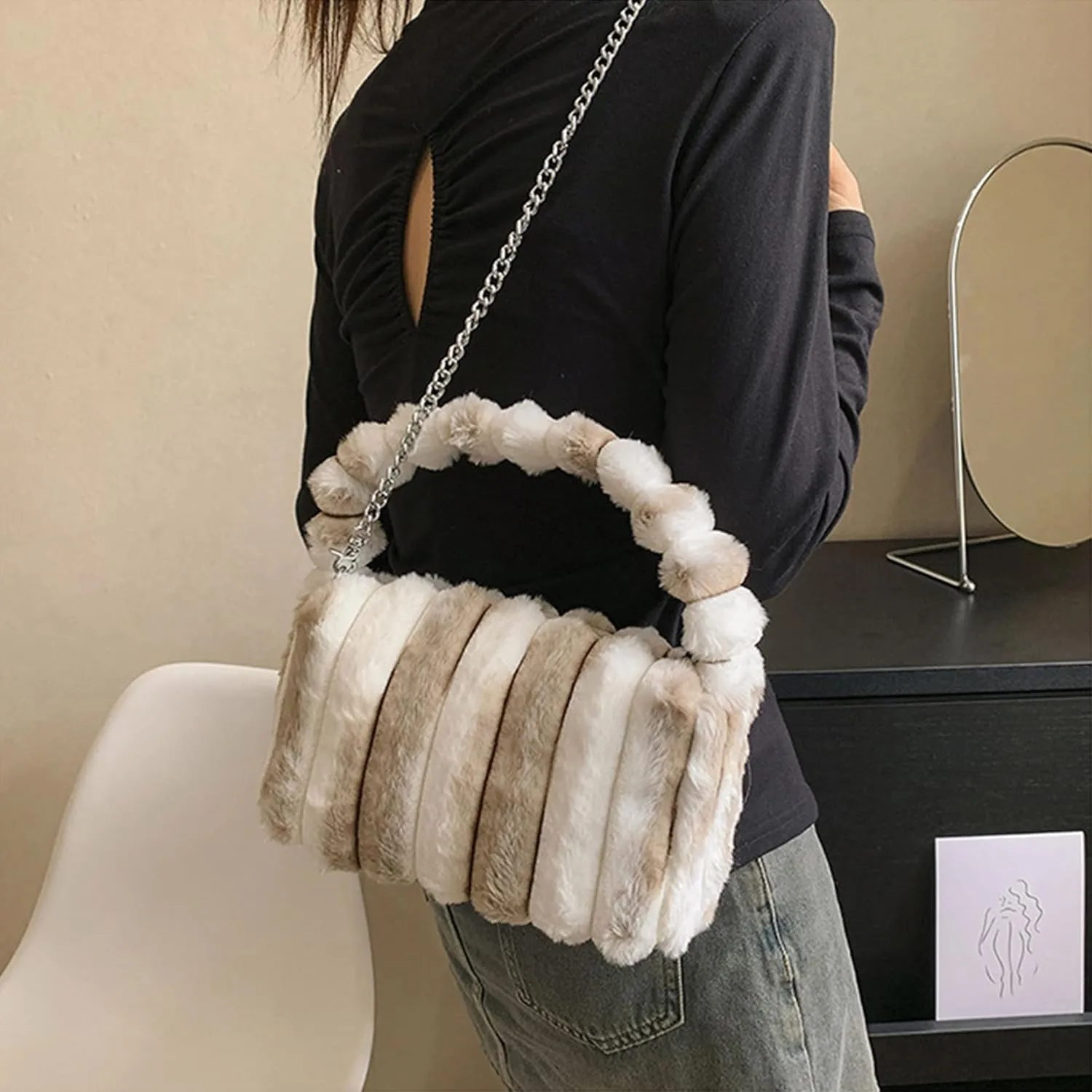 Pandalein Women's Faux Fur Winter Clutch Fluffy Evening Bag Plush Handbag Chain Shoulder Bag Plush Bag with Zip for Wedding Prom Party