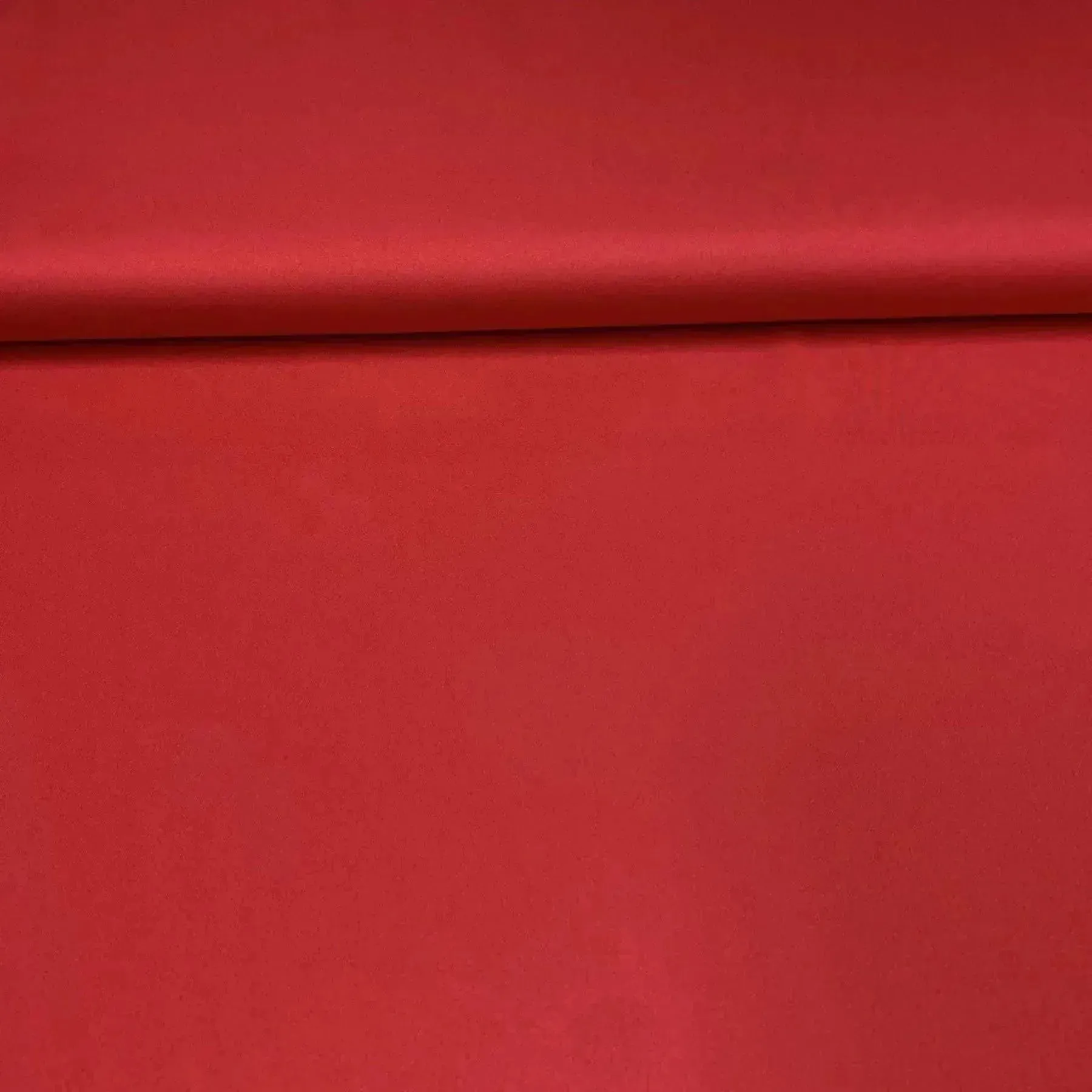 Tissu satin rouge