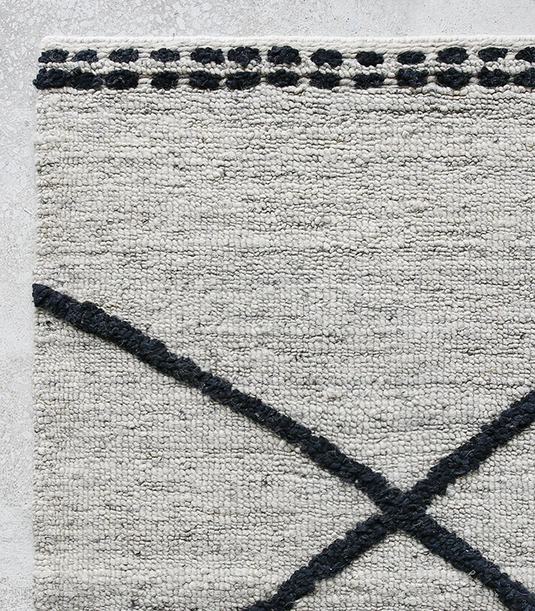 Tribe Home / 'Ridge' Rug / 200x300cm / Natural-Grey-Charcoal